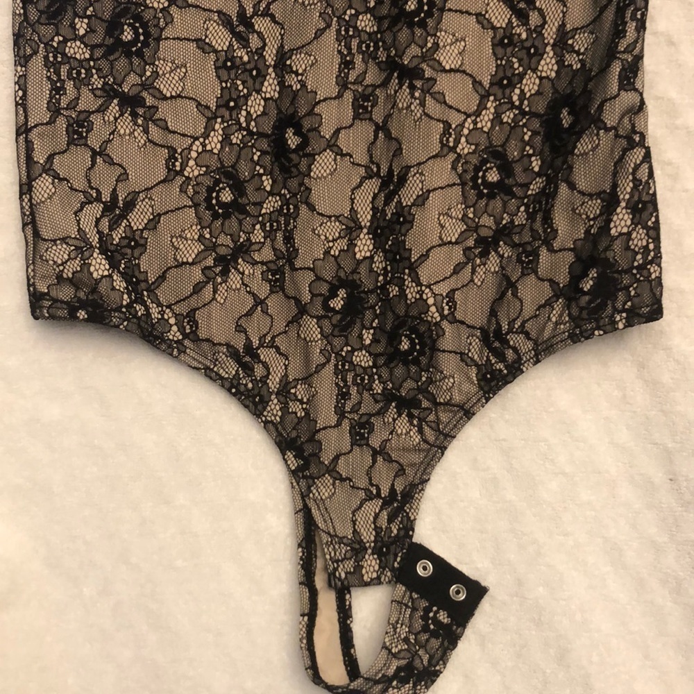 Elodie Deep V-Neck Lace Cami Bodysuit - Picture 6 of 9